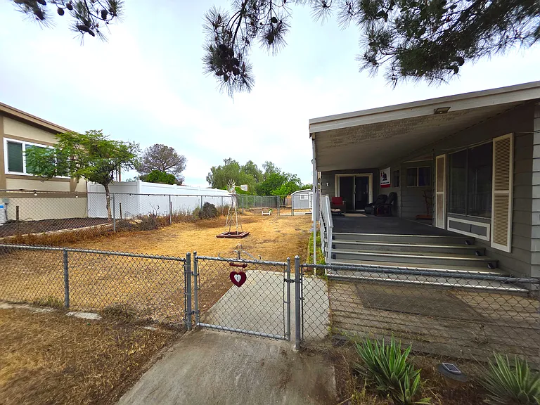 18950 Woodcrest Ln — Photo 16