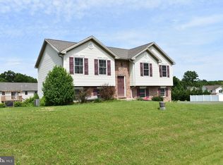 1361 Mallard Dr E, Chambersburg, PA 17202