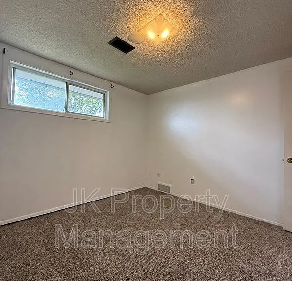 921 Avenue B NW — Photo 23