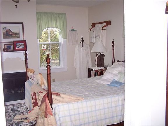Guest bedroom
