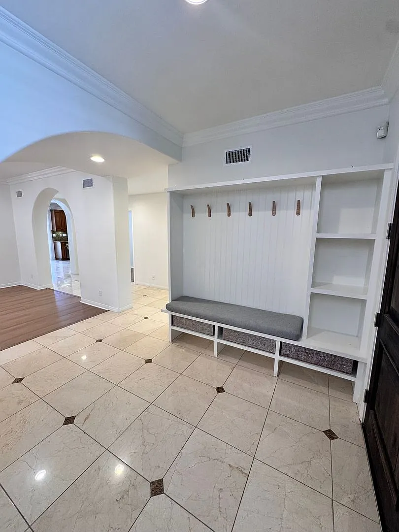 Spacious 3BR/3.5BA Single-Family Home - 326 Manila Ave — Photo 2