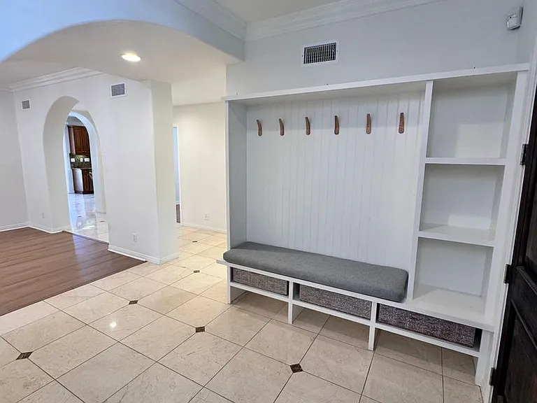 326 Manila Ave — Photo 2
