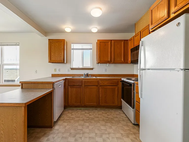 617 N State St — Photo 17