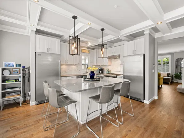 1157 Vidal St, White Rock, BC V4B 3T4