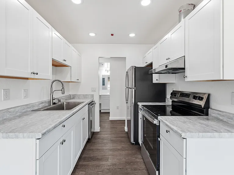 Oakbrook Apartments — Photo 21