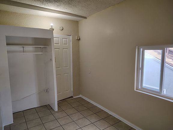 4th image of 1381 N Mountain View Ave #4