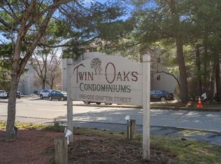 Twin Oaks, Worcester, MA 01604