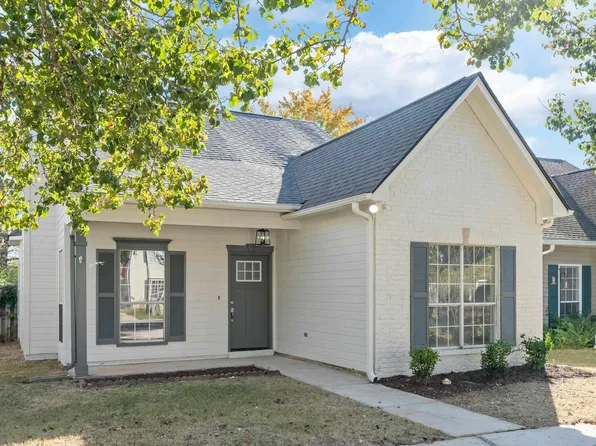 1441 Amberley Woods Cv, Helena, AL 35080