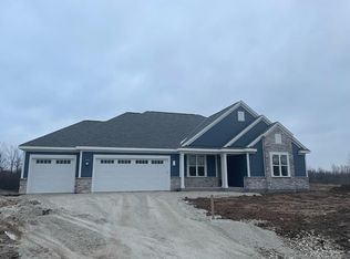 W175N7358 Amethyst Dr, Menomonee Falls, WI 53051