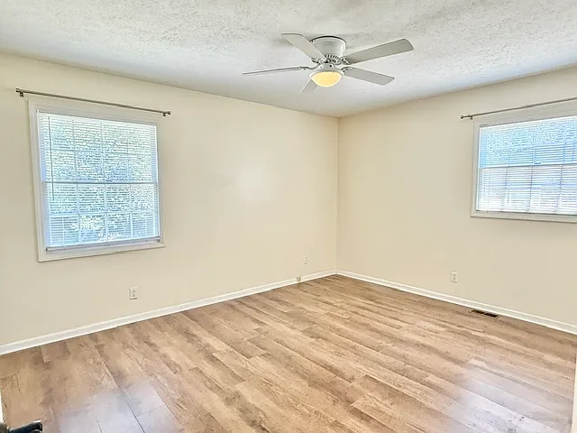 2527 Kingston Dr — Photo 9