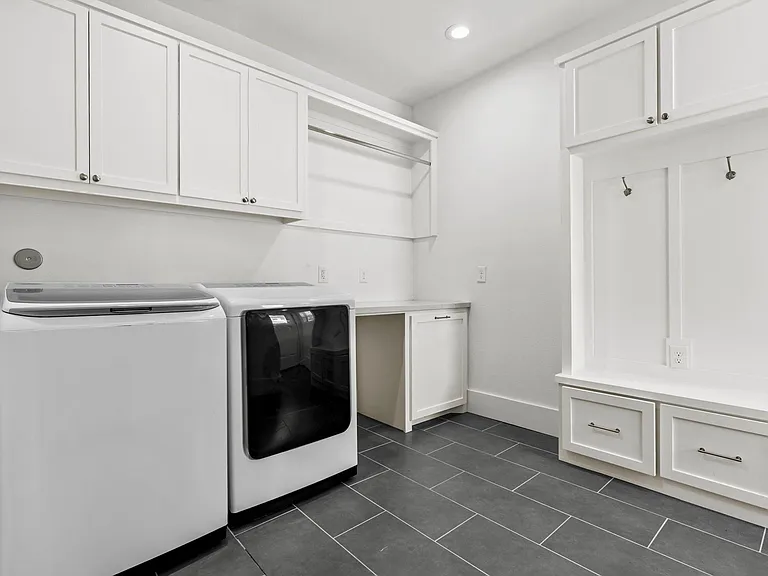 3402 Delhi St — Photo 11