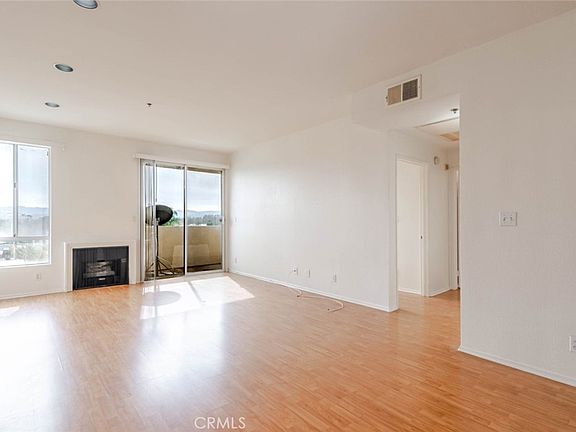5th image of 19350 Sherman Way Unit 210