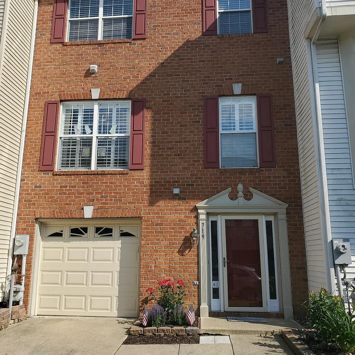 3 bed, 4.0 bath, 2308 sqft, $3,000 — Photo 1