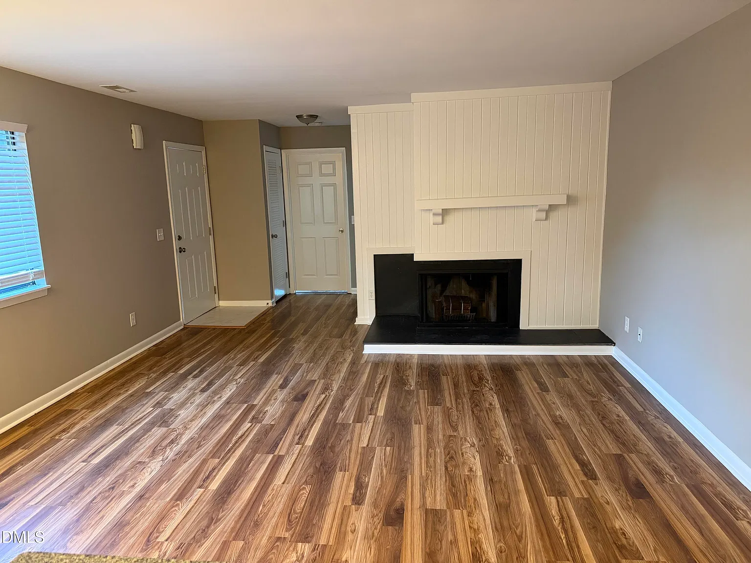 2 bed, 2.0 bath, 975 sqft, $1,695 — Photo 2