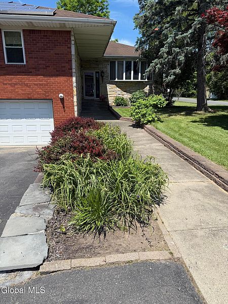 3rd image of 100 Huron Street