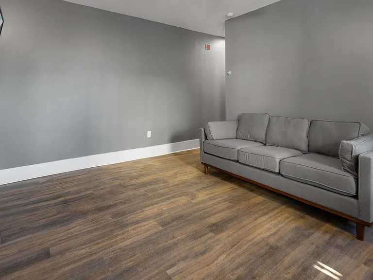 404 University Ave — Photo 40