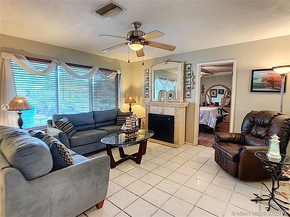 4th image of 8760 S Bermuda Dr