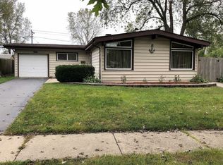95 Meadowbrook Ln, Wheeling, IL 60090