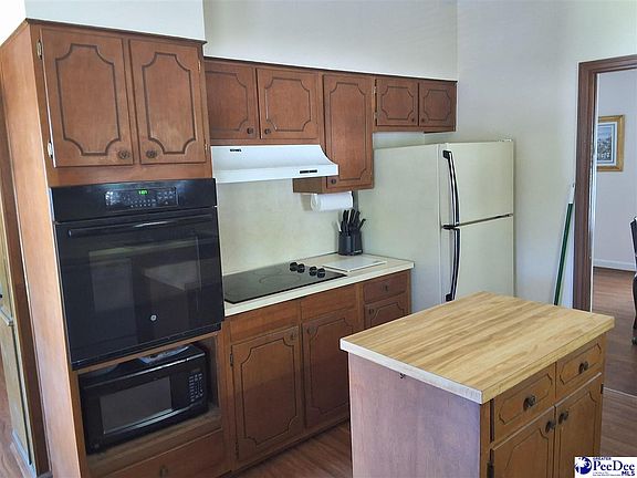 4th image of 961 Clarendon Ave