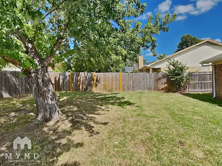 3305 Heritage Ln — Photo 22