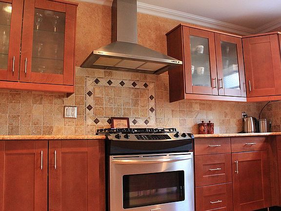 Kitchen w\Granite,SS apps