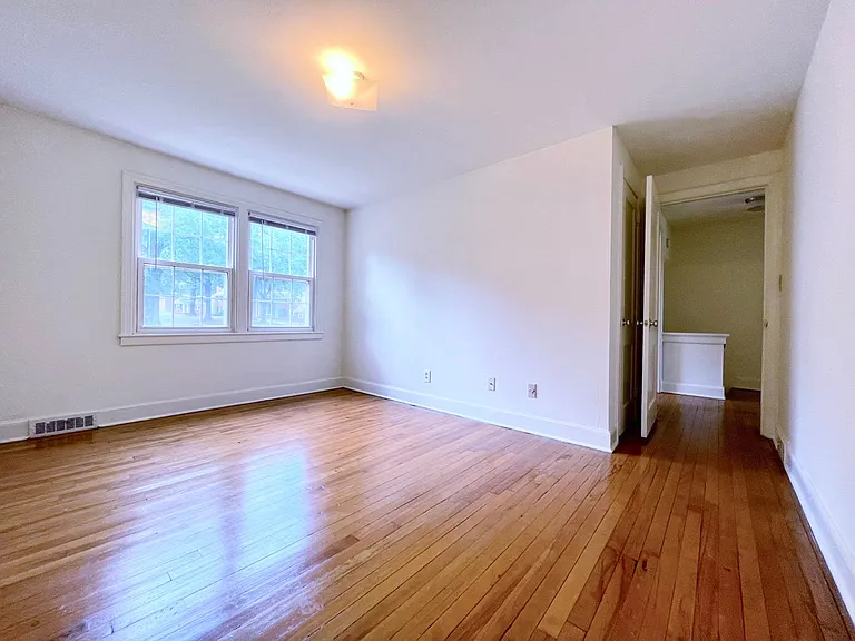 Latham Park Manor — Photo 53