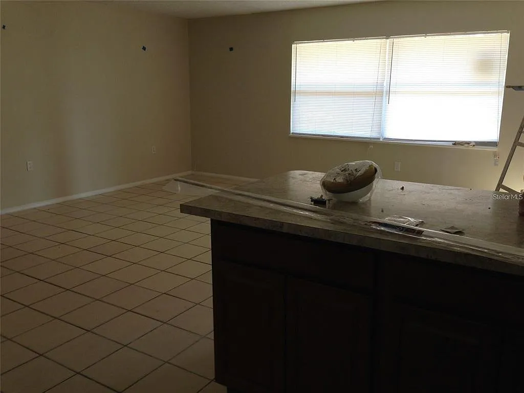 4 bed, 2.0 bath, 1368 sqft, $2,001 — Photo 3
