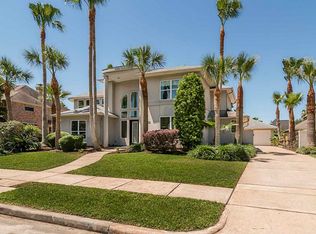 3915 Canyon Bluff Ct, Houston, TX 77059