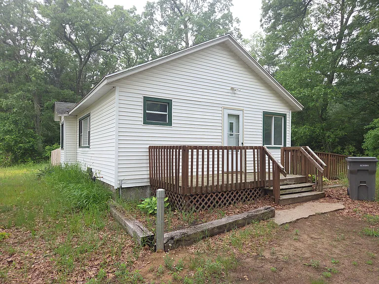 168 E Englewood Rd — Photo 2
