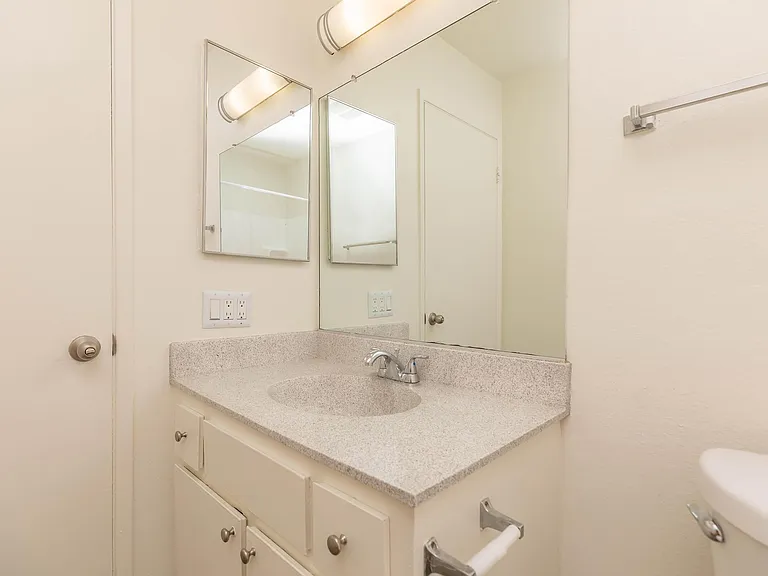 Highland Creek Apartment Homes — Photo 22