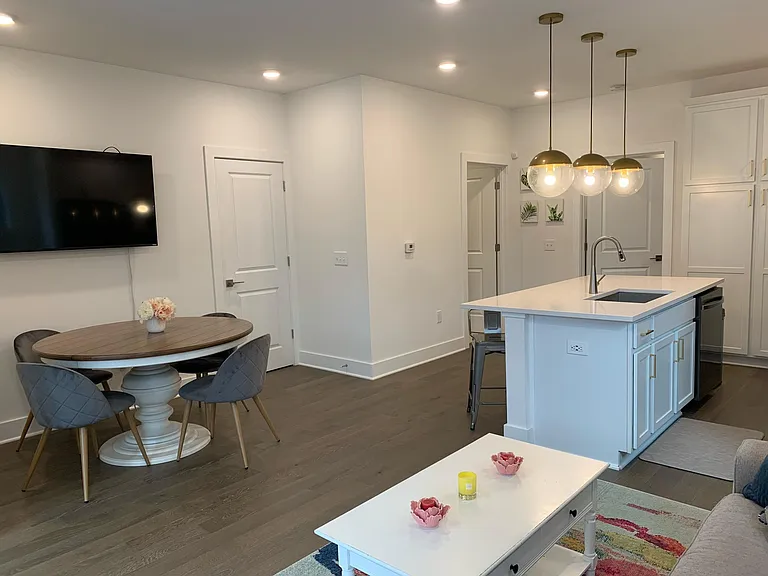 1312 Forsythe Ave — Photo 2