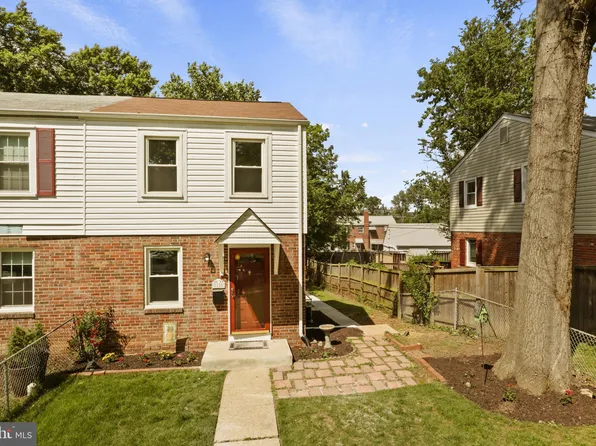 2128 Farrington Ave, Alexandria, VA 22303