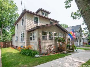 841 Crosby St NW, Grand Rapids, MI 49504