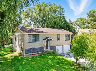 565 Cottonwood Cir, Bolingbrook, IL 60440