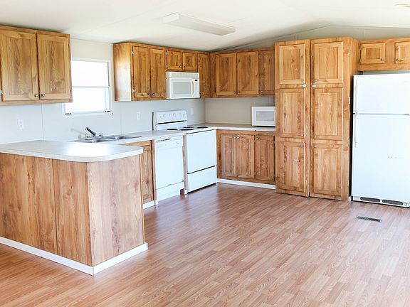 3rd image of 1055 Carolyn Rose Dr