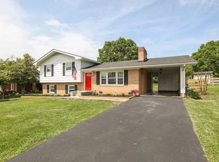 4 Bel Voi Dr, Berryville, VA 22611