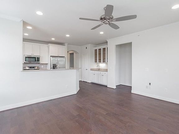 5th image of 500 Waters Edge Dr APT 121