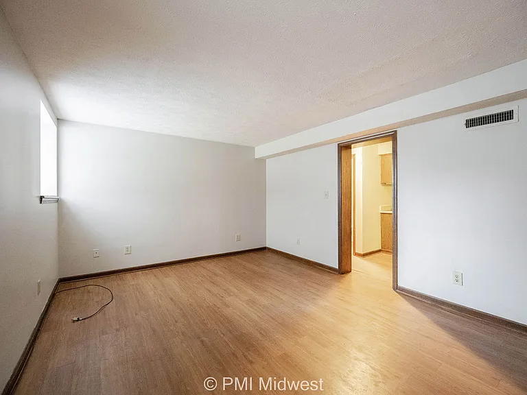 Parkway Apartments — Photo 17