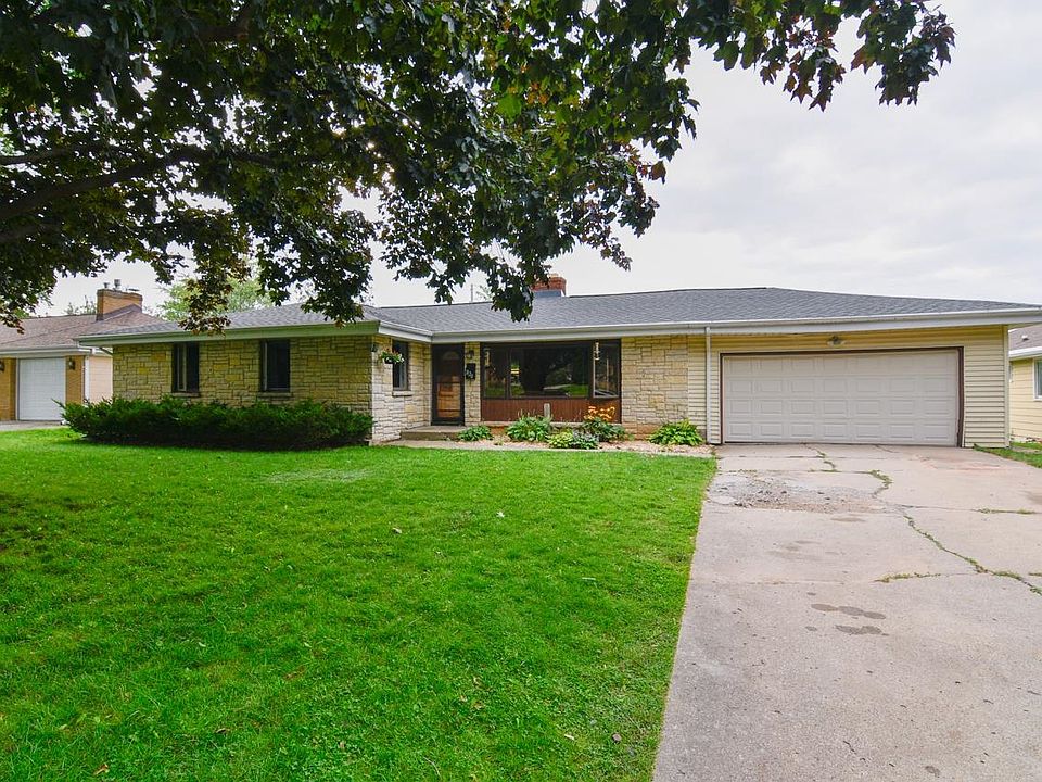 1st image of 820 Ernst Dr