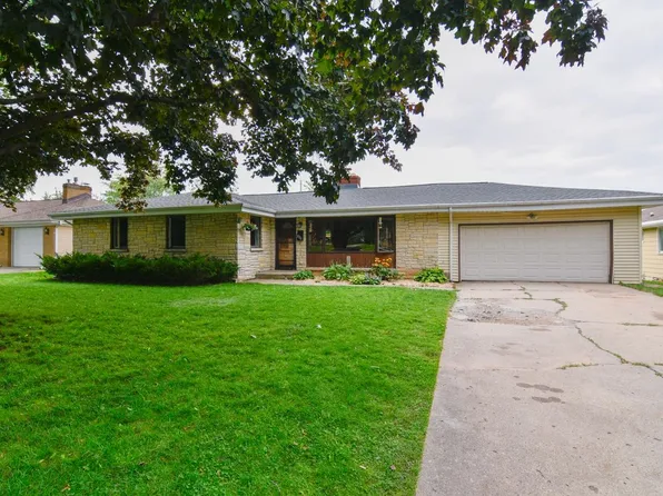 820 Ernst Dr, Green Bay, WI 54304