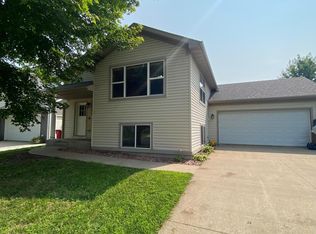 105 8th St NE, Plainview, MN 55964
