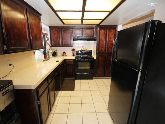 5th image of 5848 E Belmont Ave