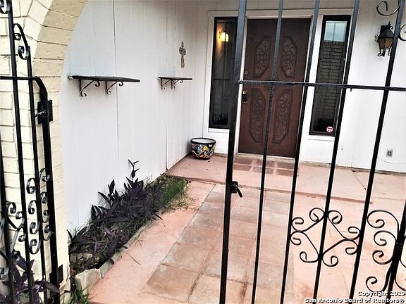 5th image of 202 Meadow Bend Dr