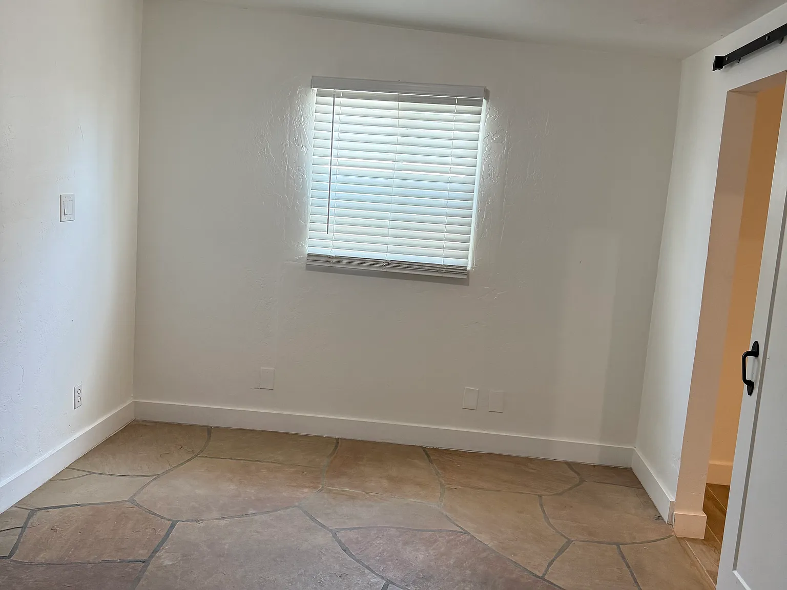 1 bed, 550 sqft, $1,400 — Photo 2