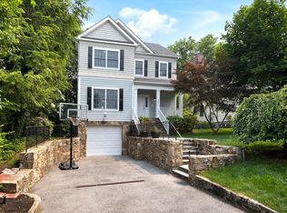 121 Brambach Rd, Scarsdale, NY 10583