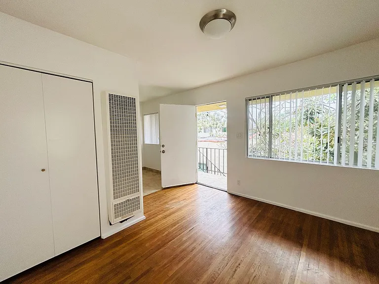 1427 Euclid St — Photo 5