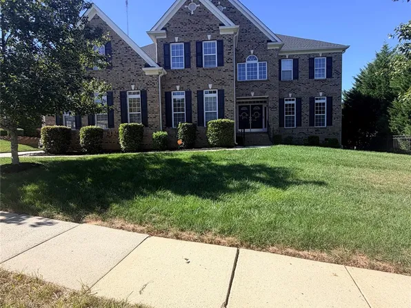 16803 Silversword Dr, Charlotte, NC 28213