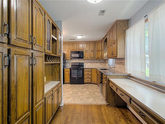 5th image of 1229 Westboro Cir