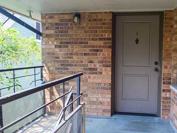 3rd image of 2211 Franklin Ave E APT 7