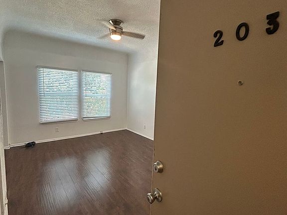 3rd image of 4234 Montclair St APT 203